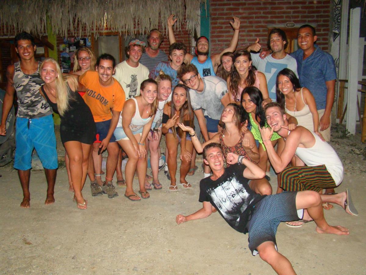 Iguana Beach House Hostel Montañita Kültér fotó