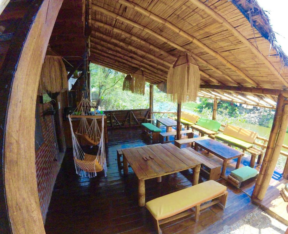 Iguana Beach House Hostel Montañita Kültér fotó