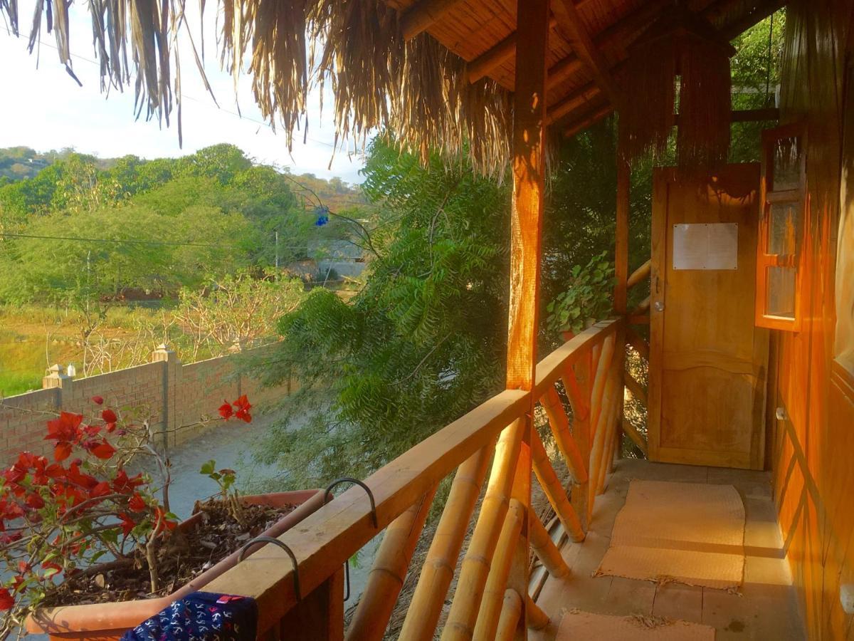 Iguana Beach House Hostel Montañita Kültér fotó