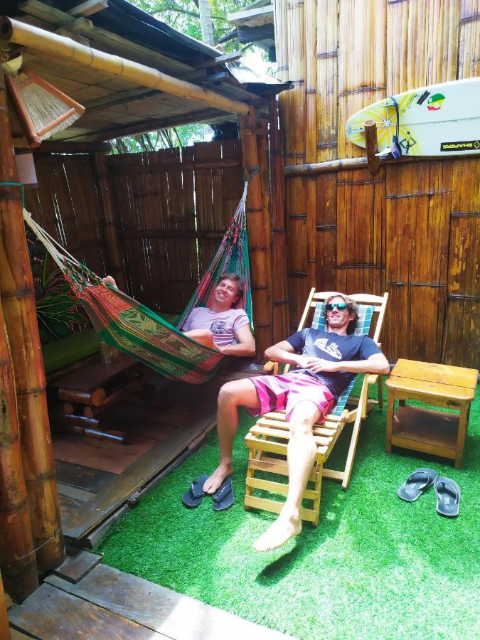 Iguana Beach House Hostel Montañita Kültér fotó
