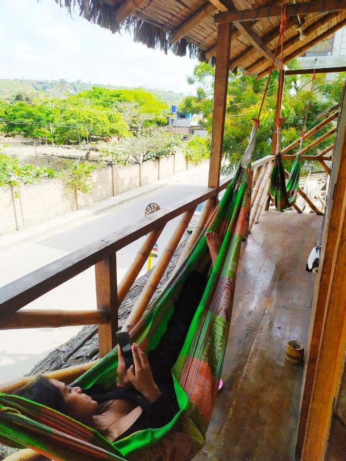 Iguana Beach House Hostel Montañita Kültér fotó