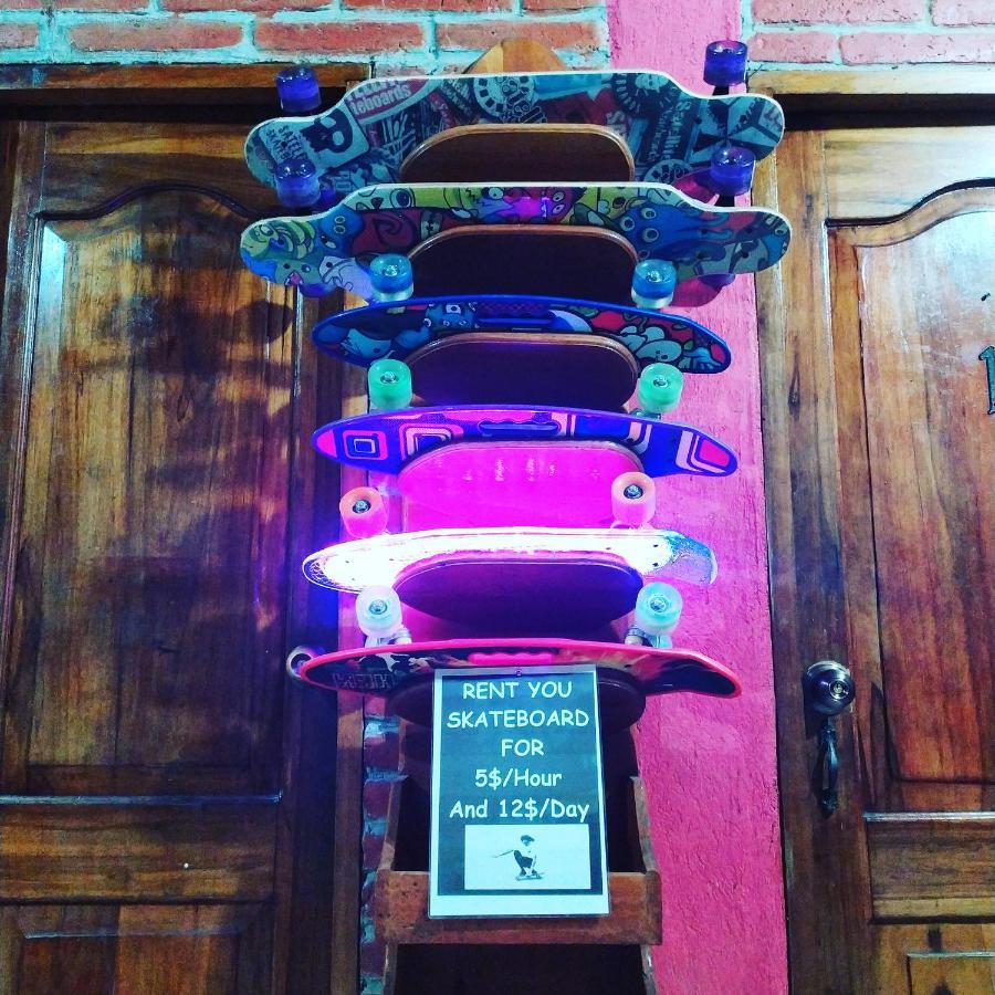 Iguana Beach House Hostel Montañita Kültér fotó