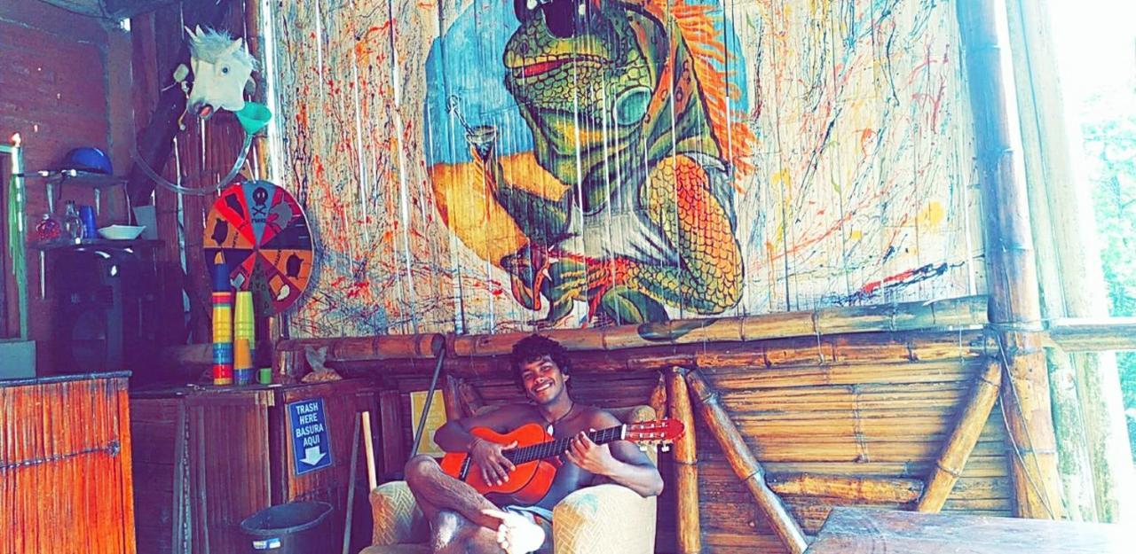 Iguana Beach House Hostel Montañita Kültér fotó
