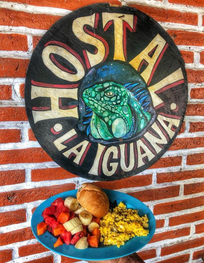 Iguana Beach House Hostel Montañita Kültér fotó