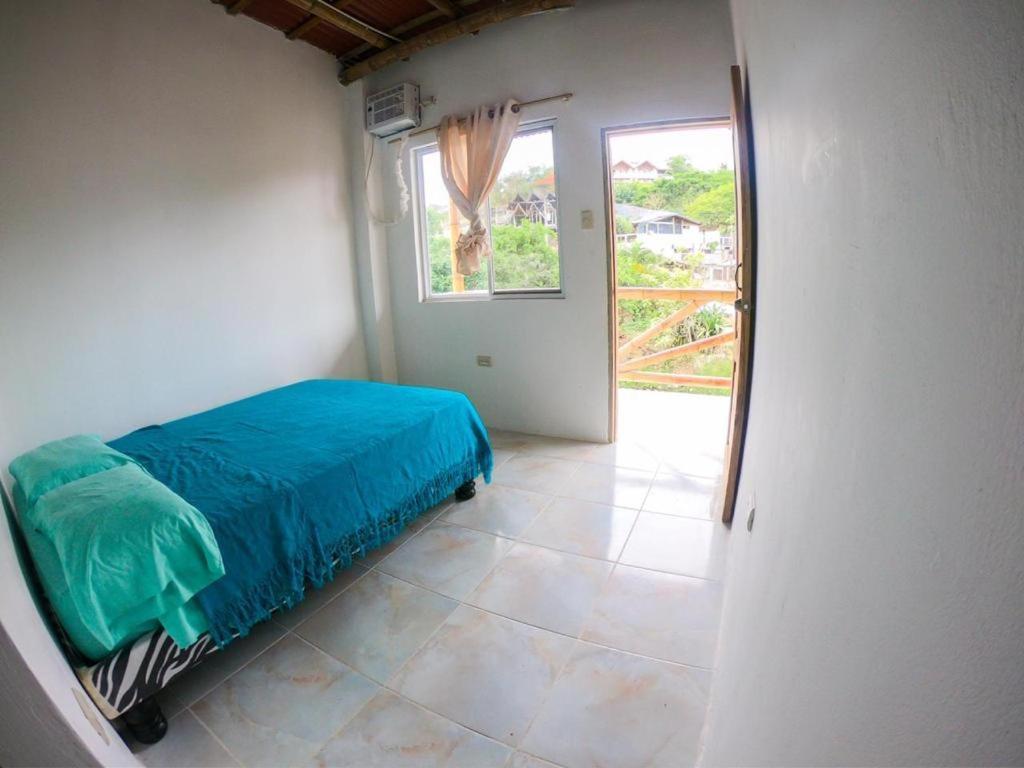 Iguana Beach House Hostel Montañita Kültér fotó