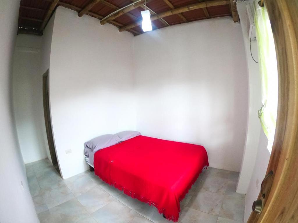Iguana Beach House Hostel Montañita Kültér fotó