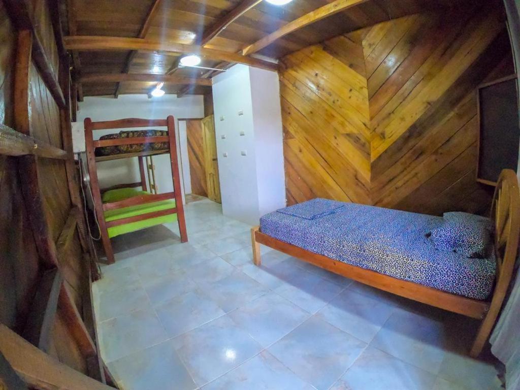 Iguana Beach House Hostel Montañita Kültér fotó